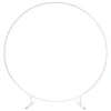 Arche ronde en métal blanc en location Arche ronde en métal blanc sur pieds, disponible à la location pour décoration de mariage, anniversaire, baptême, baby shower ou événement professionnel.