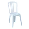 Chaise blanche de réception extérieure Chaise blanche de réception en résine avec dossier ajouré et assise incurvée.