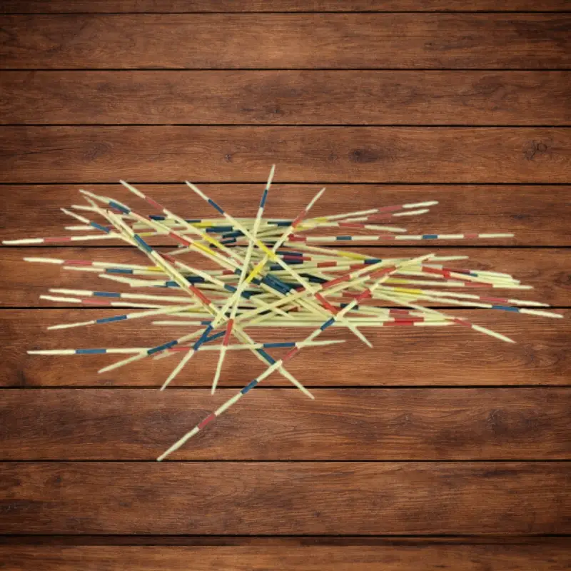 Jeu de mikado géant en bois avec bâtons colorés présenté seul pour animation événementielle.