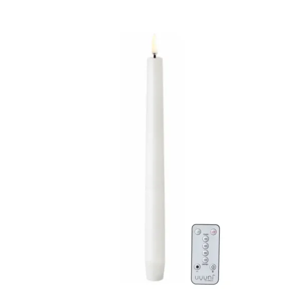 Bougie flambeau LED blanche haut de gamme allumée avec télécommande Uyuni.