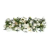 chemin de table eucalyptus rose blanche décoration événementiel Chemin de fleurs blanches avec feuillage eucalyptus pour décoration de table de mariage et événementiel.